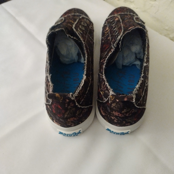 Women's Floral Lace-Up Sneakers - Picture 3 of 5